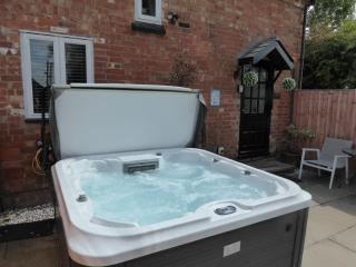 Juliet Cottage HOT TUB Sleeps 3 Singles or Double - Stratford-upon-Avon - 1