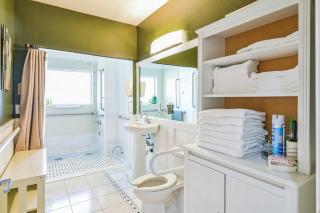 592) 6 bedrooms,Walking distance to airport - 5