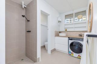 Beachy Breeze, Sleeps 4, Steps to Scarb Beach - 7