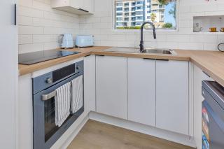 Breezy Beachside 2BR Private Balcony Views - 6