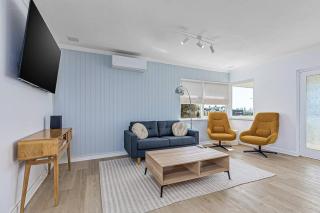 Breezy Beachside 2BR Private Balcony Views - 4