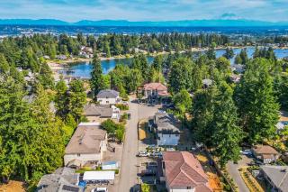 6 bedrooms, Walking distance to airport - 0