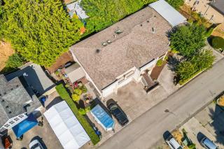 6 bedrooms, Walking distance to airport - 8