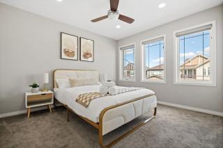 Large House with Billiards, 5 Bedrooms, Garage Parking & Free Banff Access - 4