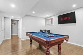 Large House with Billiards, 5 Bedrooms, Garage Parking & Free Banff Access - 2