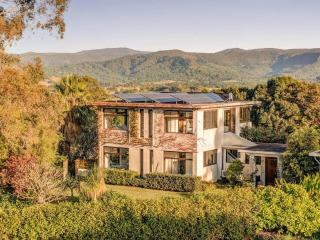 The Hill House Hinterland Haven - 4