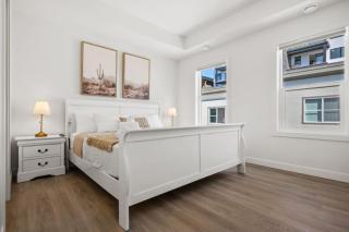 Two Bedroom Townhouse with AC Garage Parking and Wifi - 8