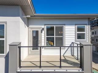 Springbank Hill 2BR Townhouse near WinSport – King Bed, Garage, AC, Workspace - 3