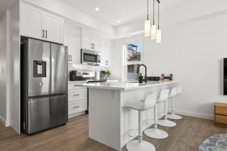 Two Bedroom Townhouse with AC Garage Parking and Wifi - 6