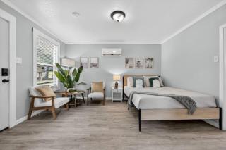 Cozy Stay and Modern Comforts - 8