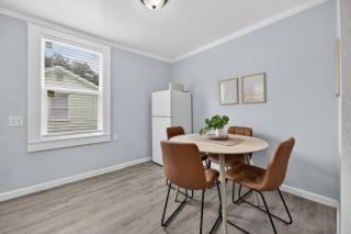 Cozy Stay and Modern Comforts - 5