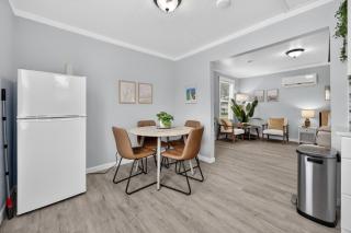 Cozy Stay and Modern Comforts - 3