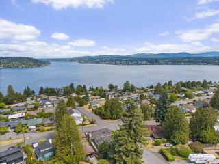 3BR The Lucille Lake Washington View Retreat - 2