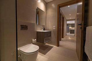 Stylish 2 Bedroom with City View - 5