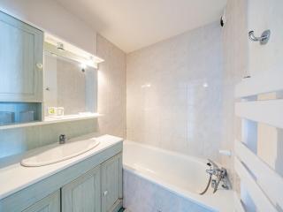 Saint-François-Longchamp: T3 6 pers, balcon, TV, bains - FR-1-807-17 - 1