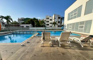 Exclusivo apto con piscina y vista al mar - 1