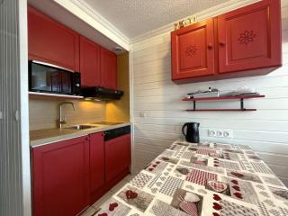 Studio classique 4 personnes, balcon, aux Menuires - FR-1-452-259 - 1