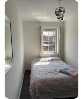 Cozy Room in Quiet Cul-de-Sac Near City Centre - Belfast - 8