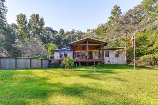 Pool and Deck Pond-View Getaway in Newnan! - 7