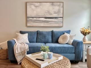 Brand New 3BR 3BA Designer Home - Families, Groups, Golf, Beach, Parking - Myrtle Beach - 1