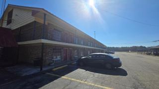 OYO Jeffersonian Motor Inn - 6