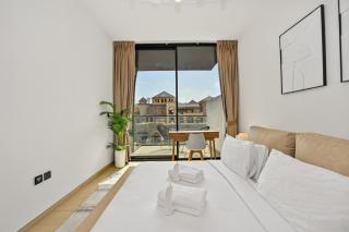 Golden Stays - Binghatti Crescent I Cozy 1BR Retreat I Pool & Gym I JVC Dubai - 3