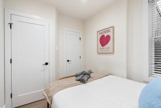 Designer 3BR DC Home King Bed, Family Friendly - Washington - 8