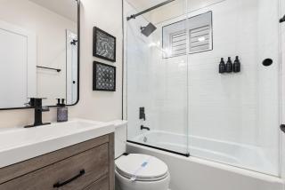 Designer 3BR DC Home King Bed, Family Friendly - Washington - 7