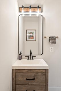 Designer 3BR DC Home King Bed, Family Friendly - Washington - 4