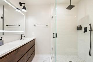 Designer 3BR DC Home King Bed, Family Friendly - Washington - 5