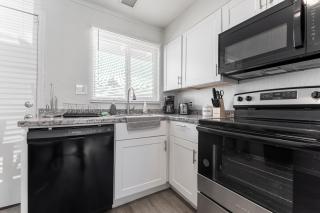 Central Casa Grande 2 BR Apt, 3 Beds with Backyard - 4