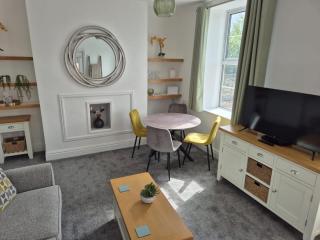 Dot’s Place - 7