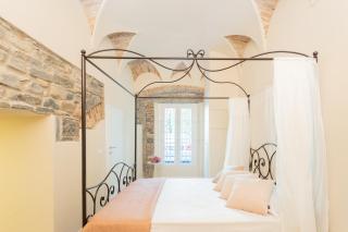 Romantic Escape city centre with Jacuzzi & Parking by Rent All Como - 2