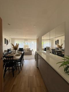 5bed stylish Eco House With Parking - 8