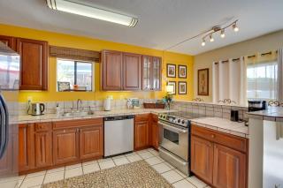Centrally Located Kailua-Kona Condo with Lanai! - Kailua-Kona - 3