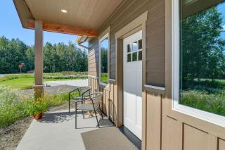 2 Mi to Dtwn Palmer Custom Valley Home with Garage - 8