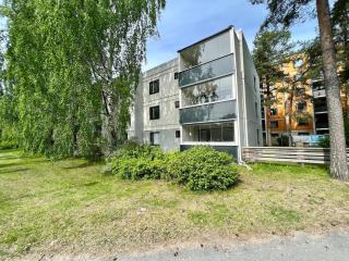 Ground floor 3 bedroom apartment, free parking - 3