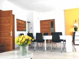 5bedroom,heated pool,garden,100m ocean 8 to 11p - 2