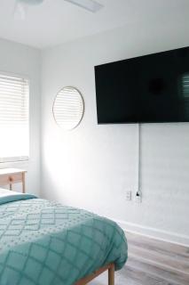 Pelican's Perch in Downtown EGAD - 3