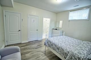 Free Parking Private Bathroom on Basement - 6