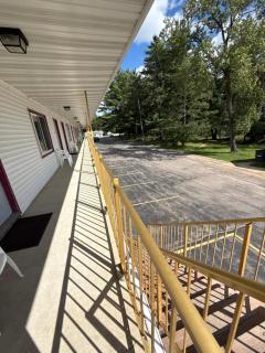 Lake Aire Motel - 8