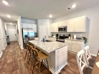 Brand New 3BR 3BA Designer Home - Families, Groups, Golf, Beach, Parking - 4
