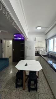 Apartamento quadra mar -- Av Atlantica - 5