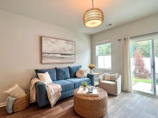 Brand New 3BR 3BA Designer Home - Families, Groups, Golf, Beach, Parking - 2