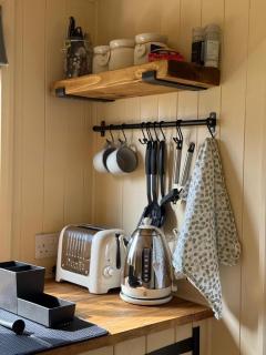 Cosy Shepherd Hut - 6