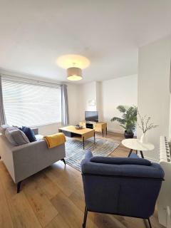 Stunning One Bed Flat at Dawe Luxury Suites - An Entire Apartment near Ely Cathedral & Train Station - The Perfect Base to Explore Ely, Cambridge, Norfolk & London - 2 Guests Max - Ely - 0