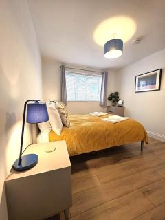 Stunning One Bed Flat at Dawe Luxury Suites - An Entire Apartment near Ely Cathedral & Train Station - The Perfect Base to Explore Ely, Cambridge, Norfolk & London - 2 Guests Max - 7