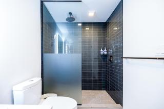 Stylish Modern Downtown Studio Free Parking - 2