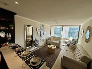 Luxurious and steps from the Mall - 0