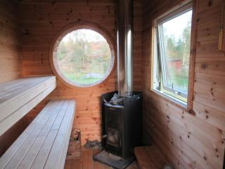 Stuga med bastu i naturen nära Stockholm - 1